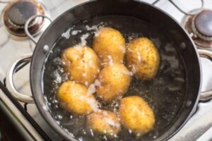 How long does it take to boil potatoes