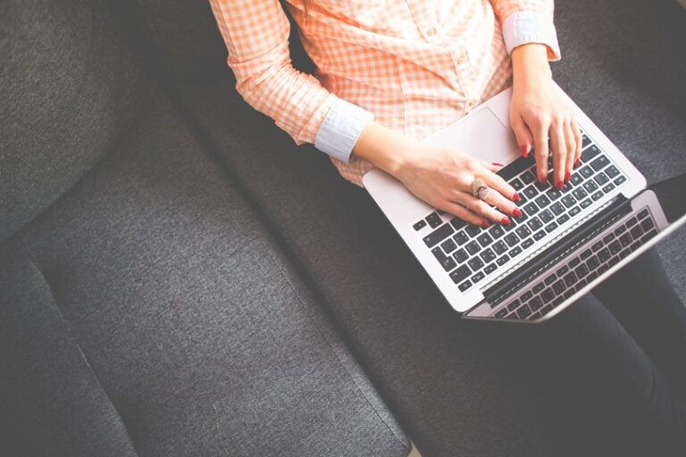 Advantages and Pitfalls of essay writing services