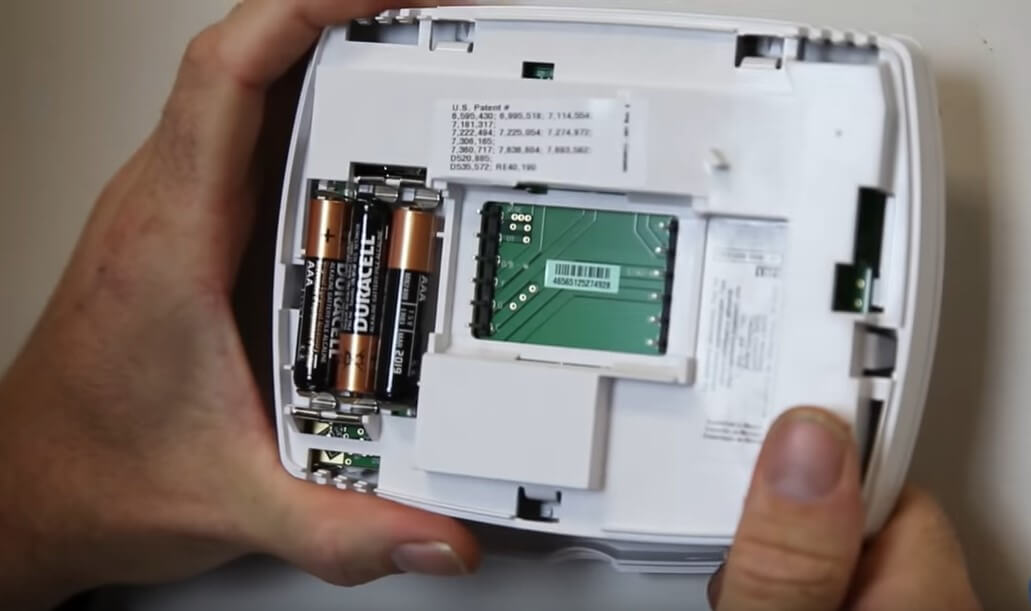 How to Fix Honeywell Thermostat Batteries ? - ElectronicsHub