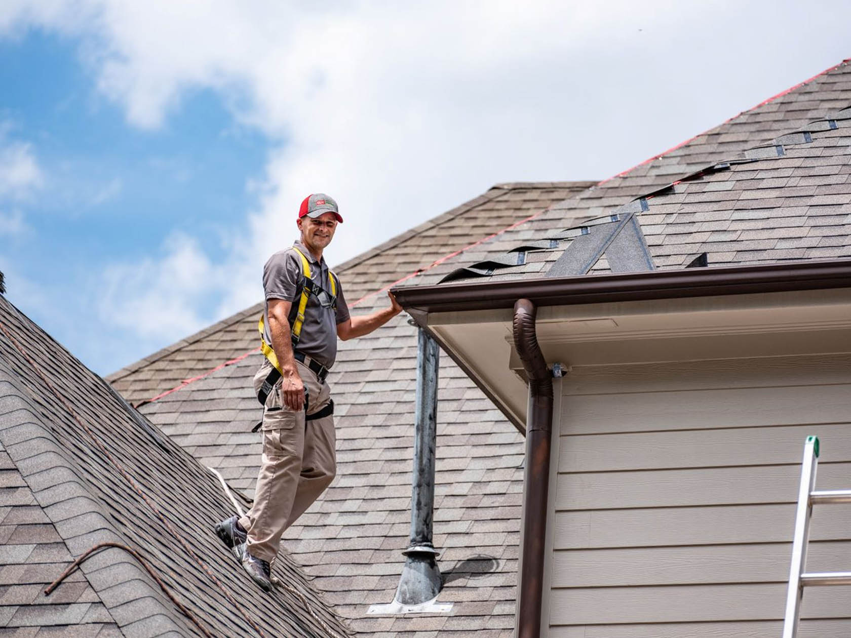 Key Factors to Consider When Hiring a Roofing Contractor