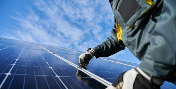 Powering Up: Florida's Premier Solar Repair Service