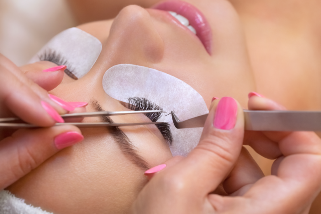 How to Attract New Clients to Your Lash Business