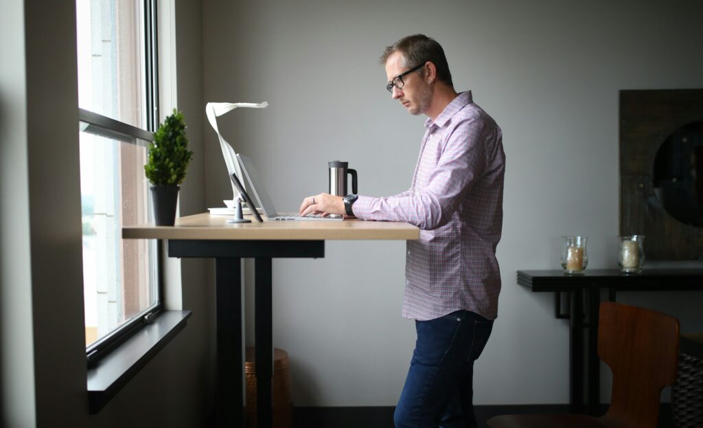 Oakywood standing desk pro – the ultimate ergonomic desk