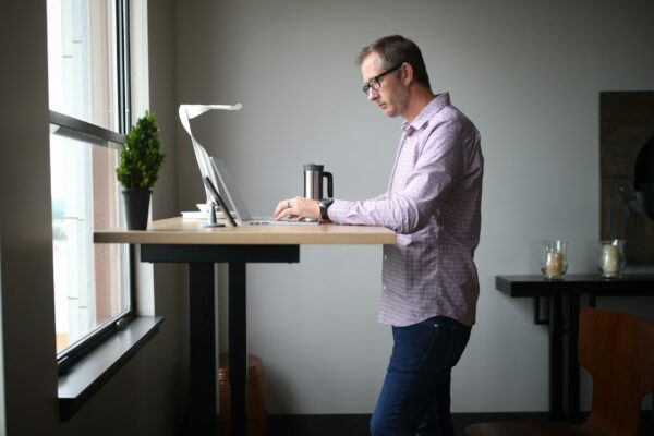 Oakywood standing desk pro – the ultimate ergonomic desk