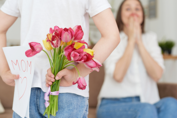 Top- 4 Chic and Heartfelt Picks to Celebrate Mom